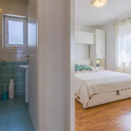 In 39062 Apartment *